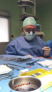 Dottor Dante Remo Tunesi in sala operatoria